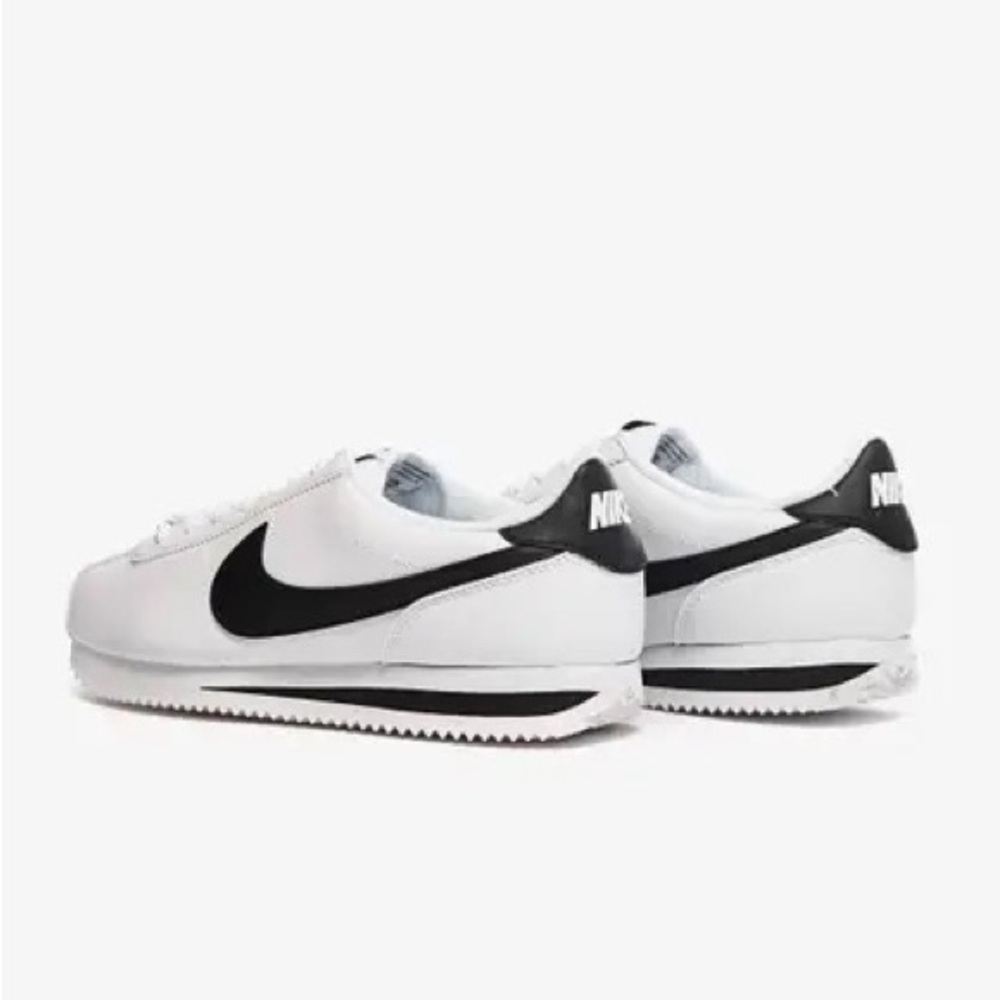 BLACK AND WHITE BASIC NIKE CORTEZ